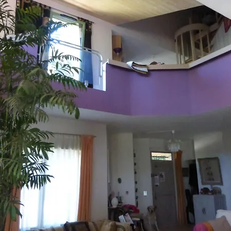 A 2 Pas Du Pont Du Gard