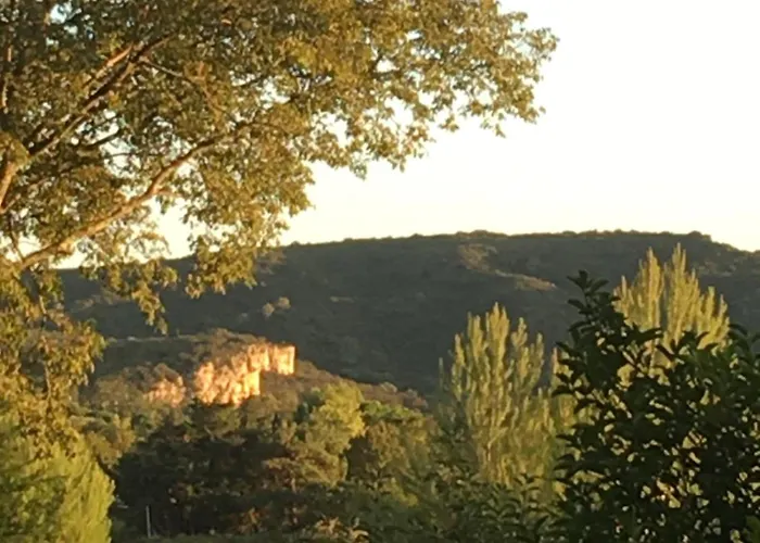 A 2 Pas Du Pont Du Gard *