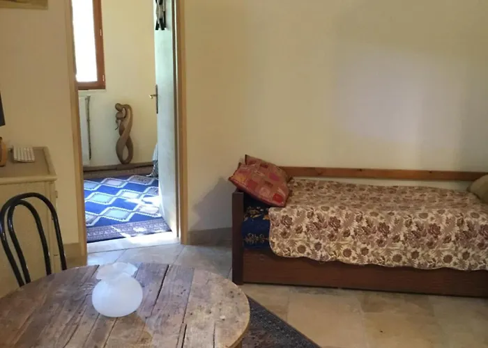 A 2 Pas Du Pont Du Gard