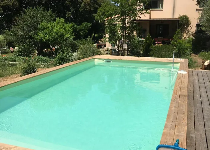 A 2 Pas Du Pont Du Gard Vers-Pont-du-Gard